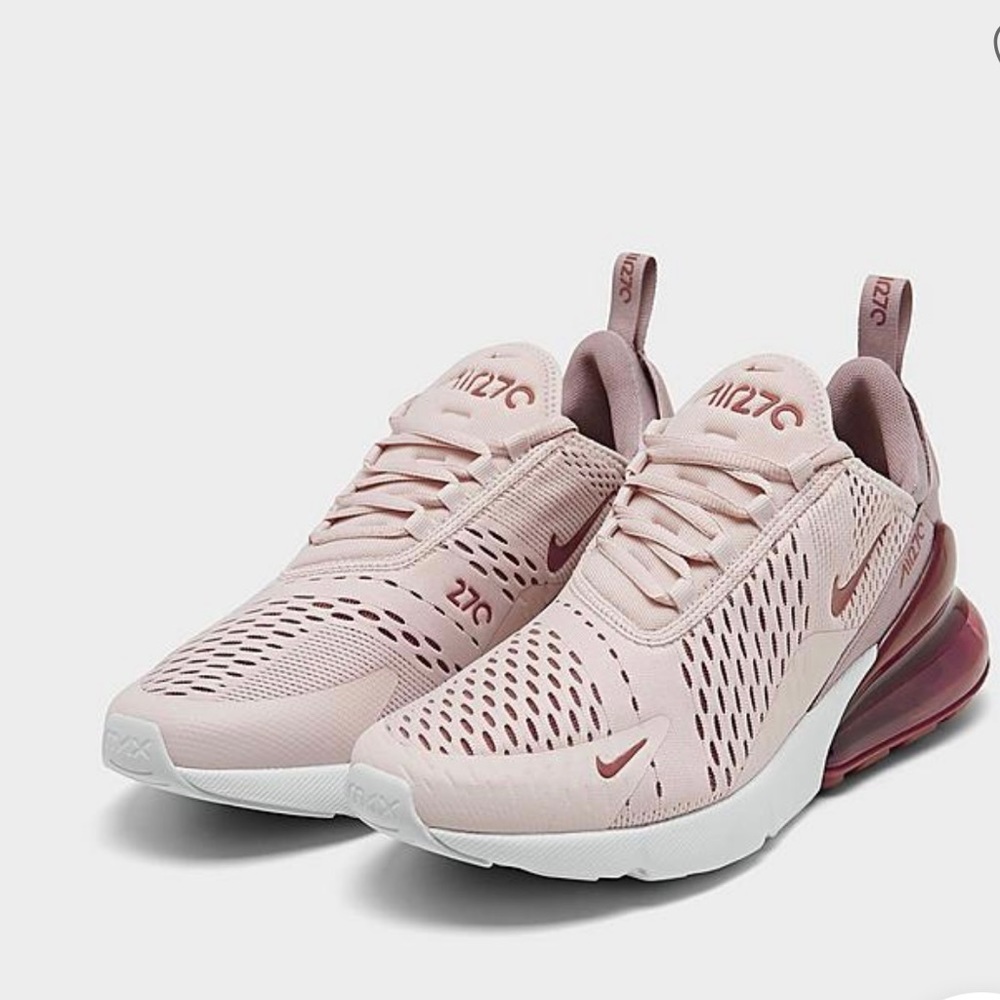 Nikes sneakers